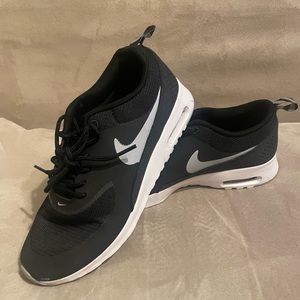NIKE Athletic Shoes women’s size 7.5